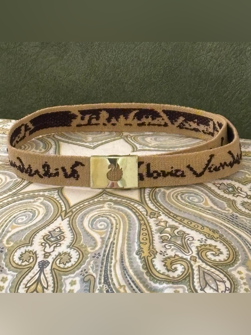 Vintage 90’s Gloria Vanderbilt Gold Swan Stretchy Belt!